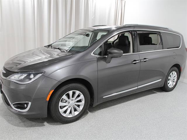 Used 2019 Chrysler Pacifica Touring-L w/ Advanced Safetytec Group image 3