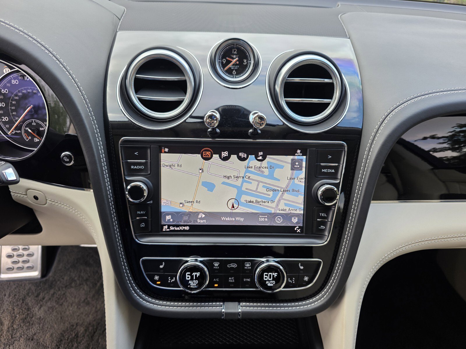 Used 2019 Bentley Bentayga image 22