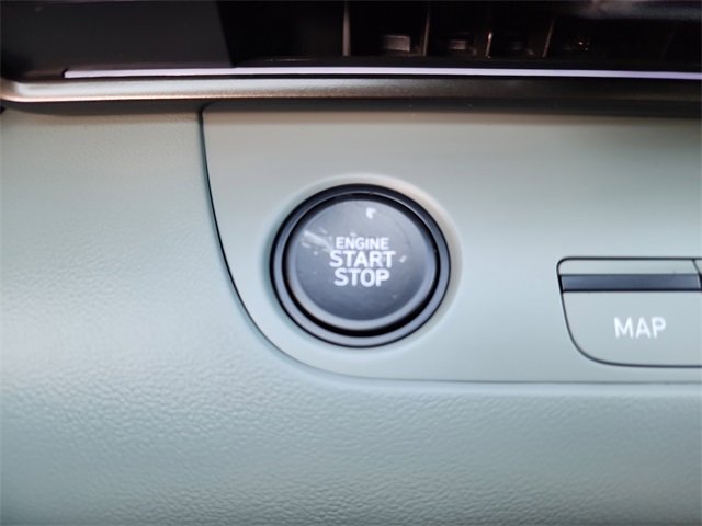 New 2025 Hyundai Elantra Limited image 30