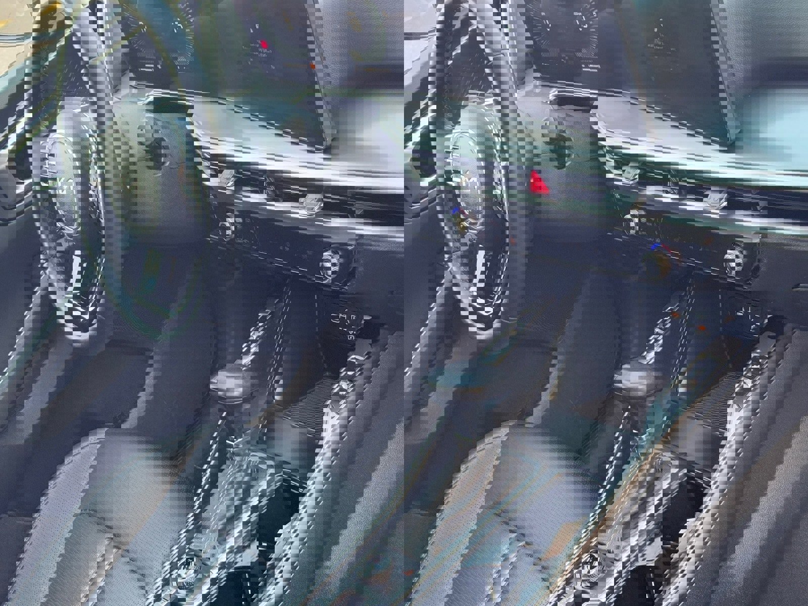 Used 2024 Kia Sorento S image 9