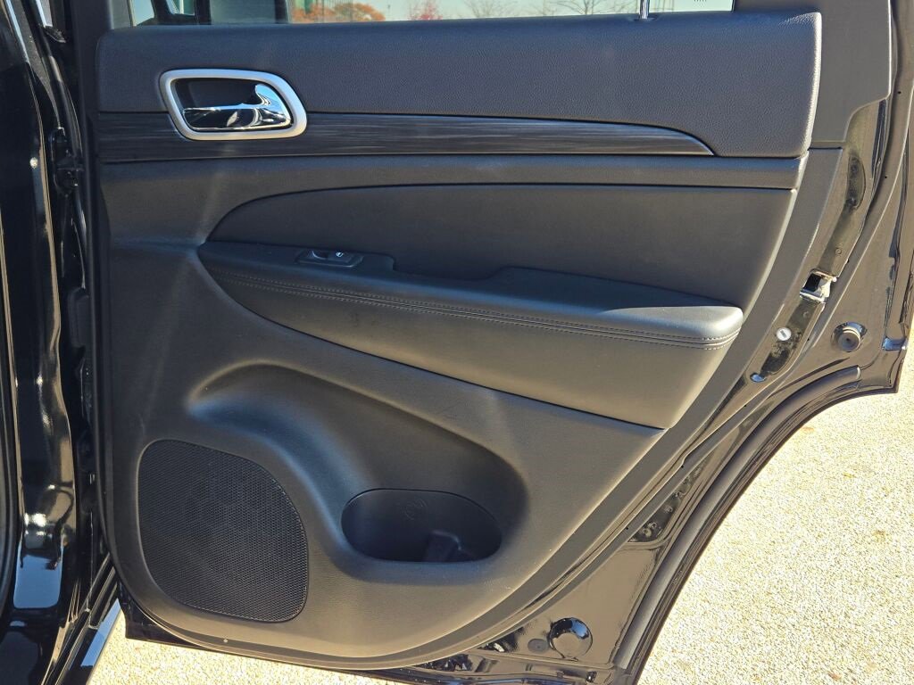 Used 2021 Jeep Grand Cherokee Laredo X image 12