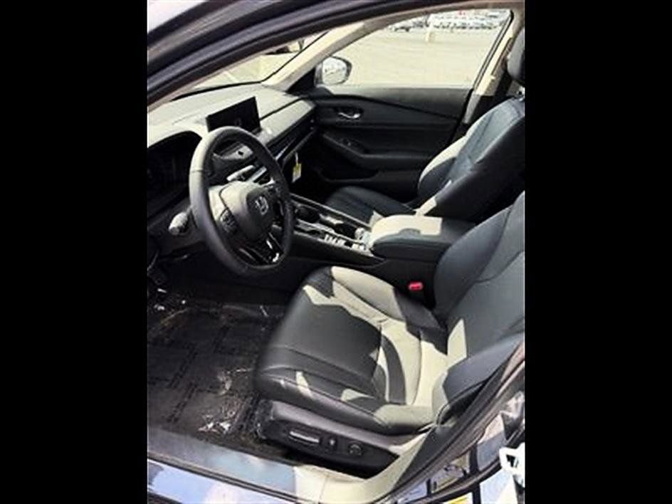 Used 2025 Honda Accord EX-L image 2