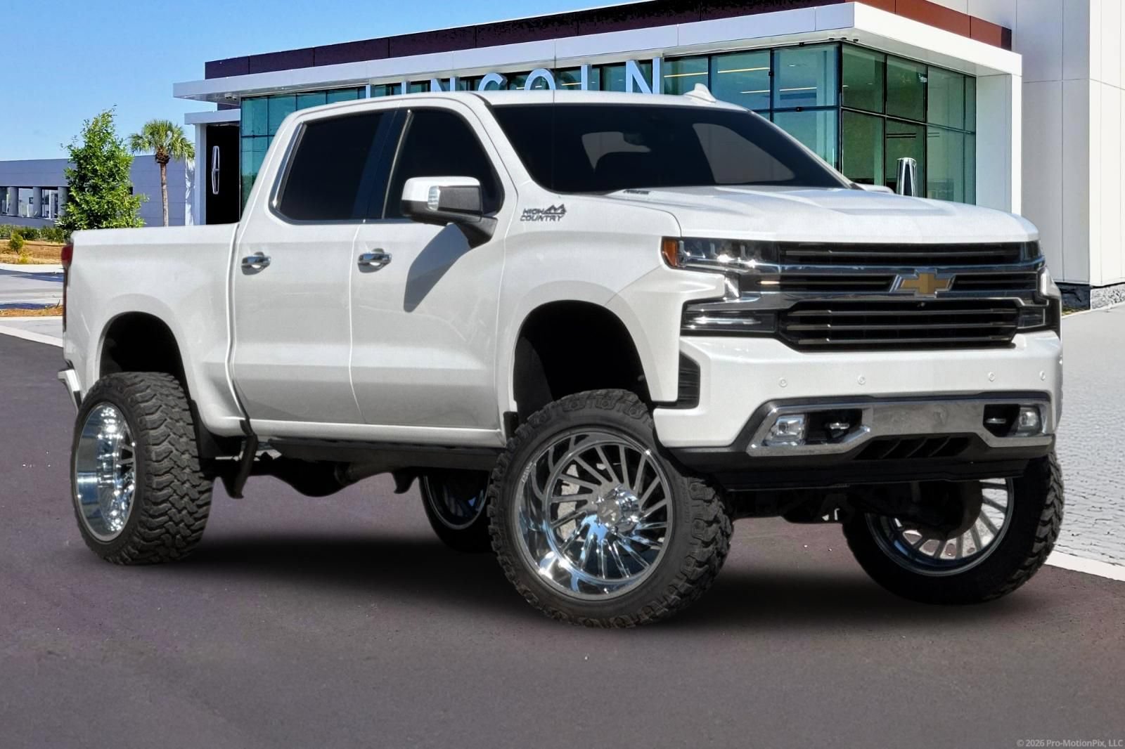 Used 2021 Chevrolet Silverado 1500 High Country w/ Technology Package AWD/4WD image 2