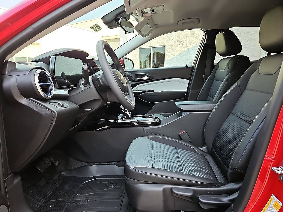 New 2026 Chevrolet Trax LT FWD image 9