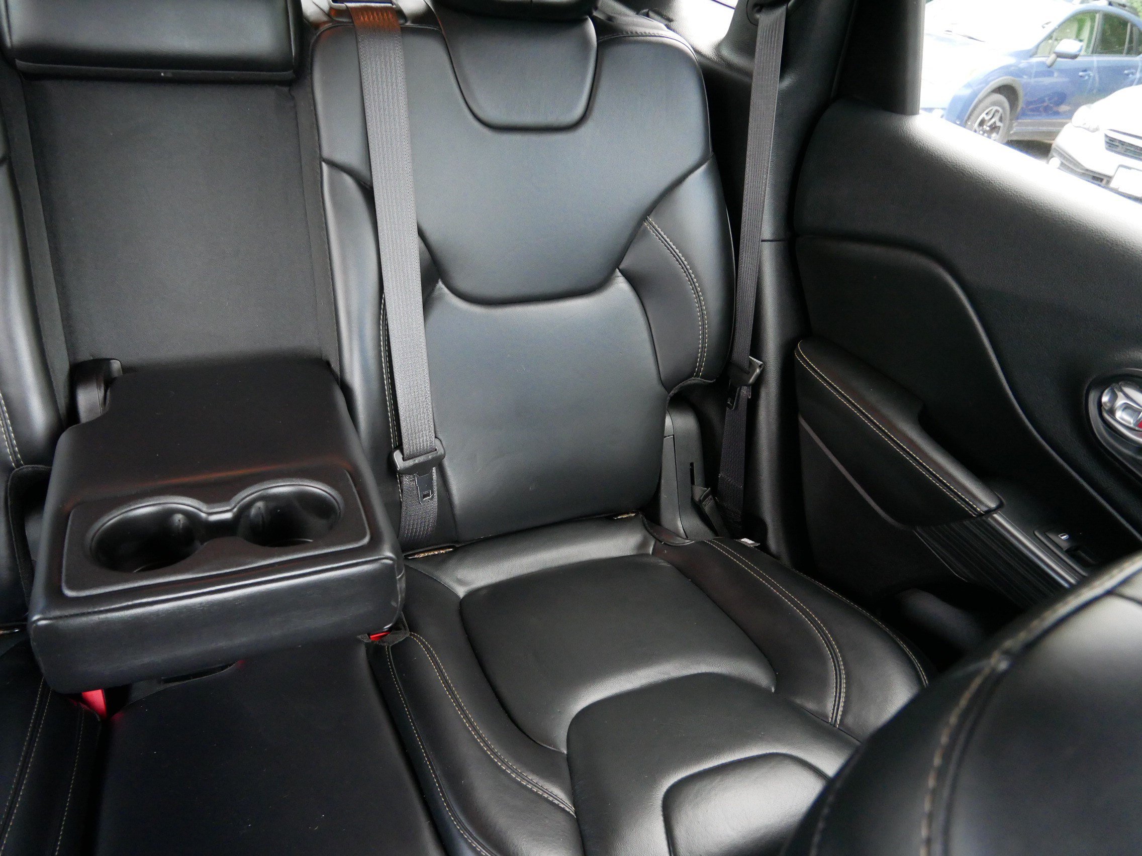 Used 2016 Jeep Cherokee Limited AWD/4WD image 14