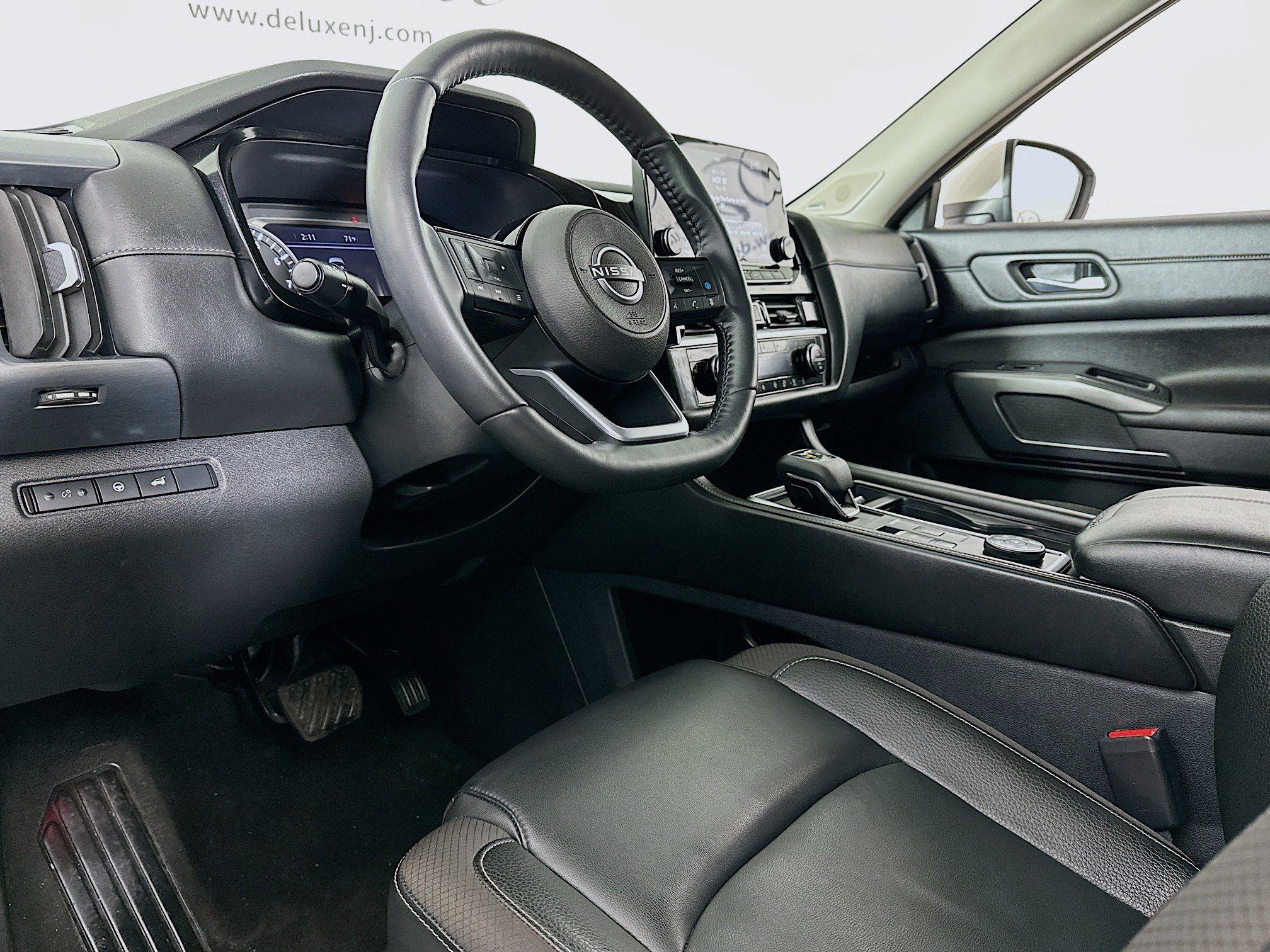 Used 2024 Nissan Pathfinder SL w/ SL Premium Package image 7