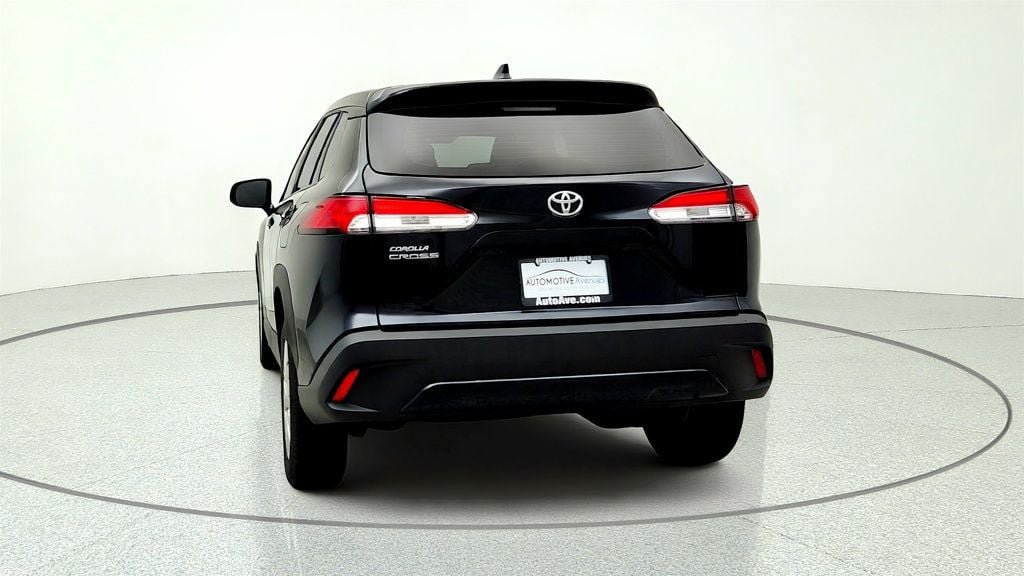 Used 2025 Toyota Corolla Cross L FWD image 6