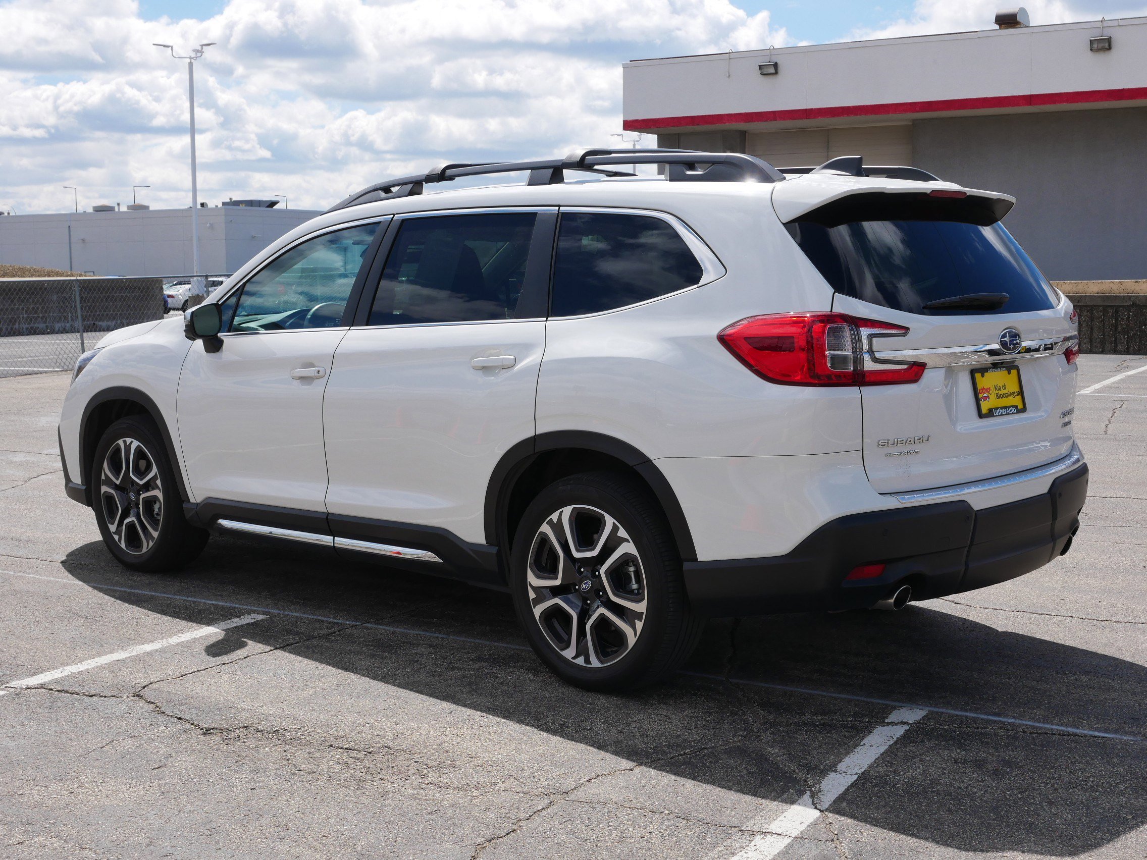 Used 2023 Subaru Ascent Limited w/ Technology Package AWD/4WD image 3