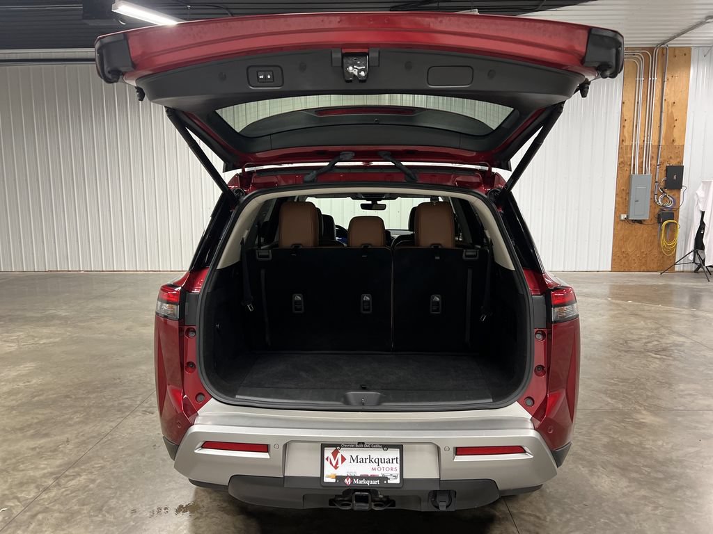 Used 2023 Nissan Pathfinder Platinum AWD/4WD image 13