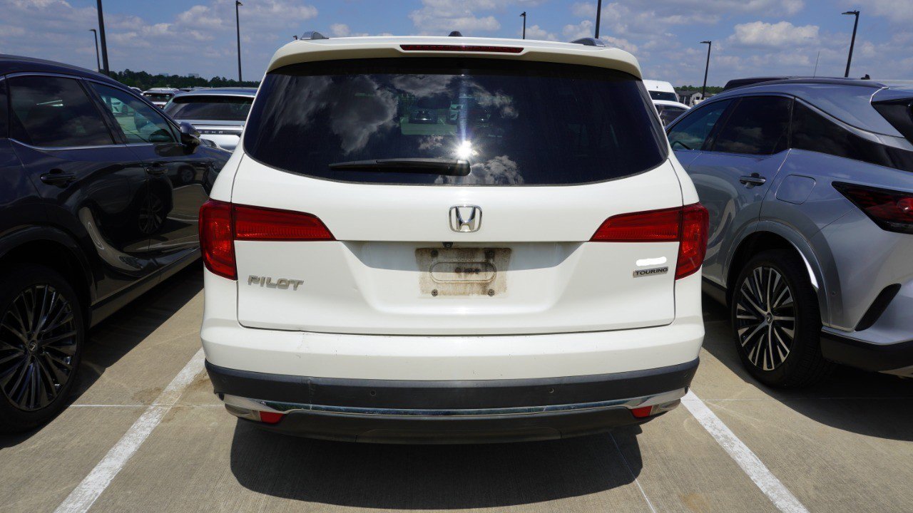 Used 2017 Honda Pilot Touring image 5
