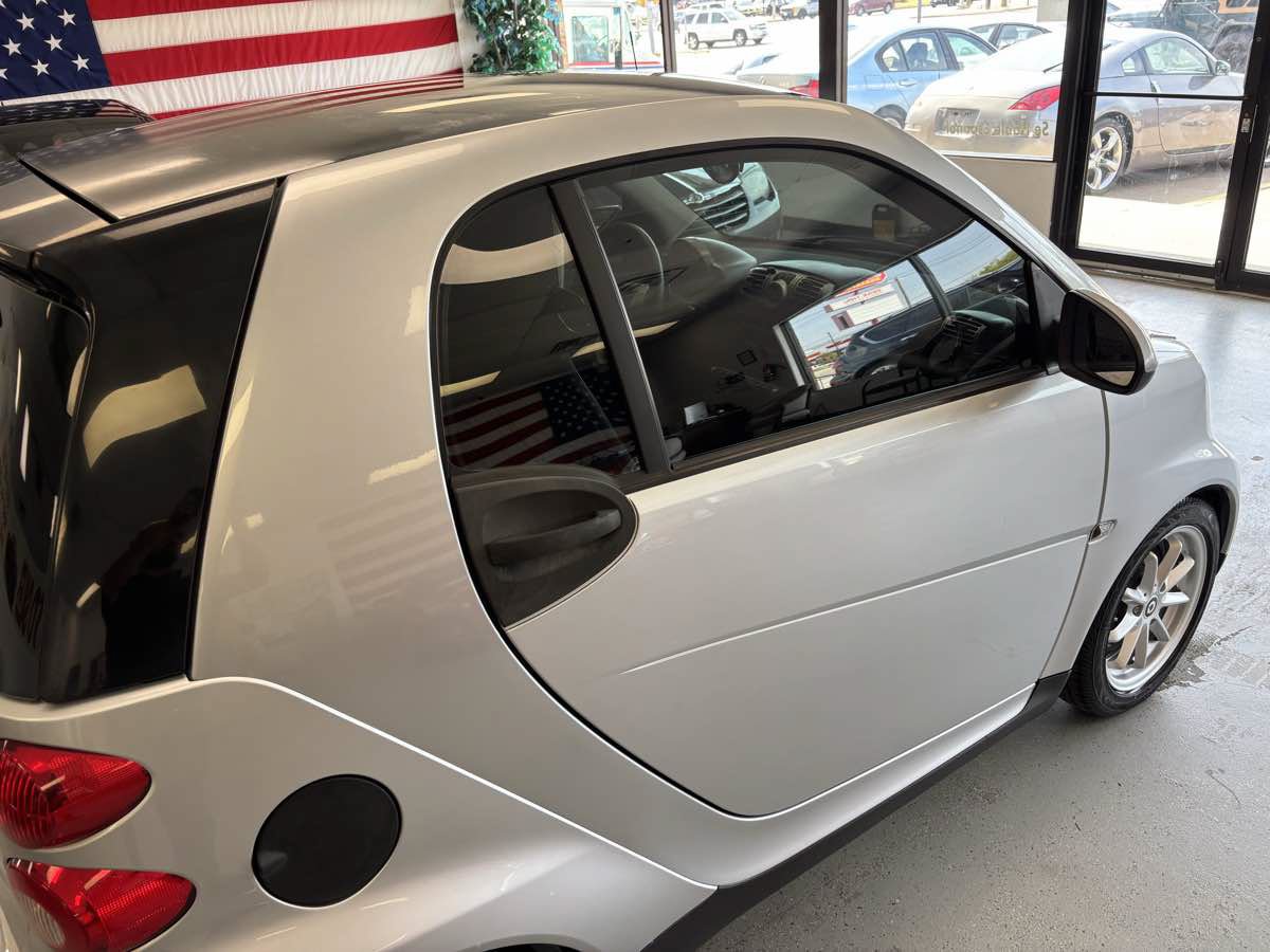 Used 2009 smart fortwo pure RWD image 6