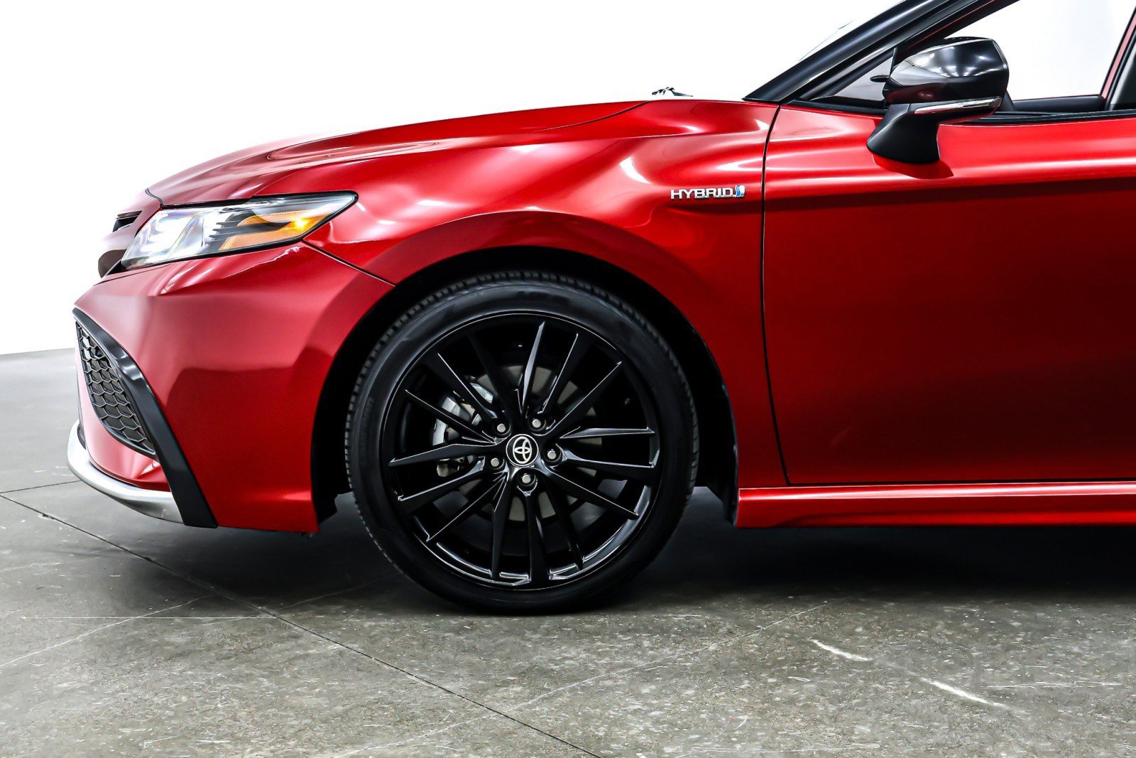 Used 2021 Toyota Camry XSE image 10