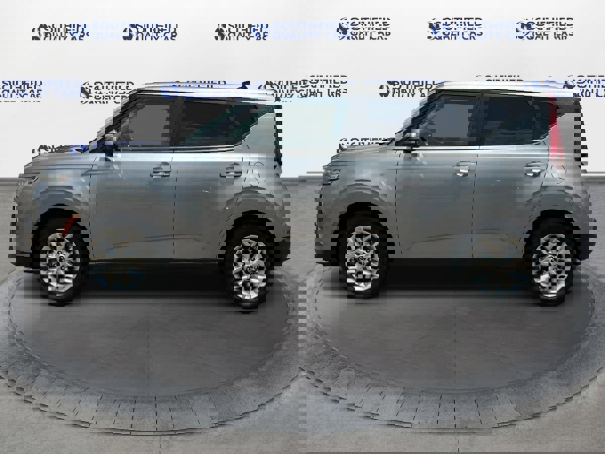 Used 2022 Kia Soul LX w/ Technology Package image 3