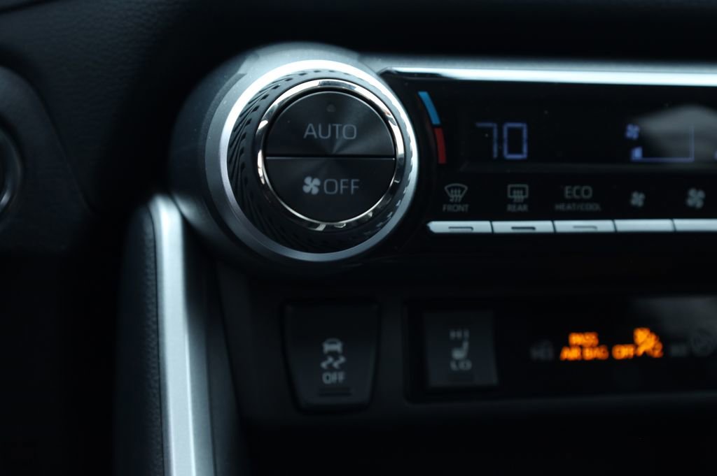 Used 2025 Toyota RAV4 XLE image 36