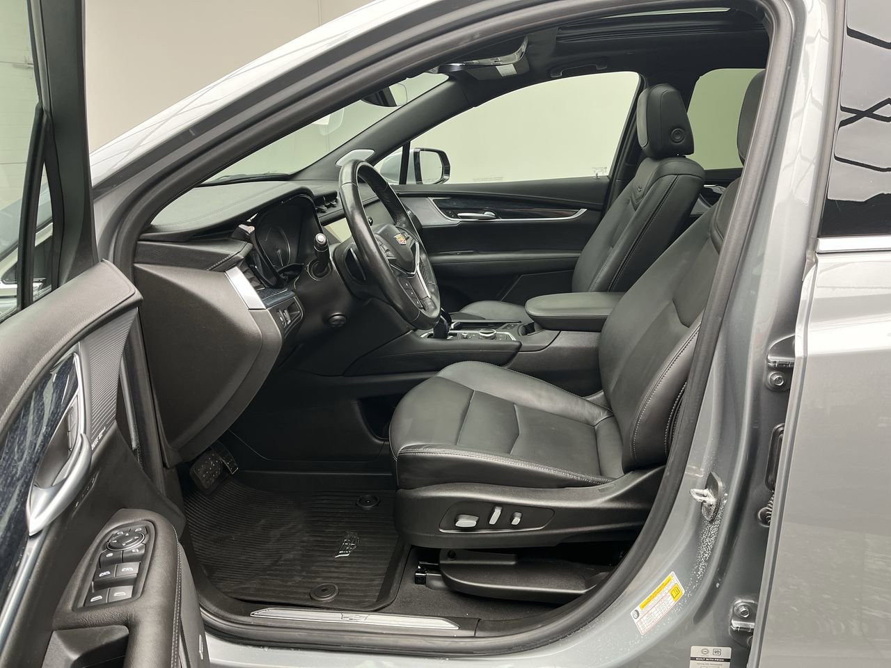 Certified 2024 Cadillac XT5 Premium Luxury image 3