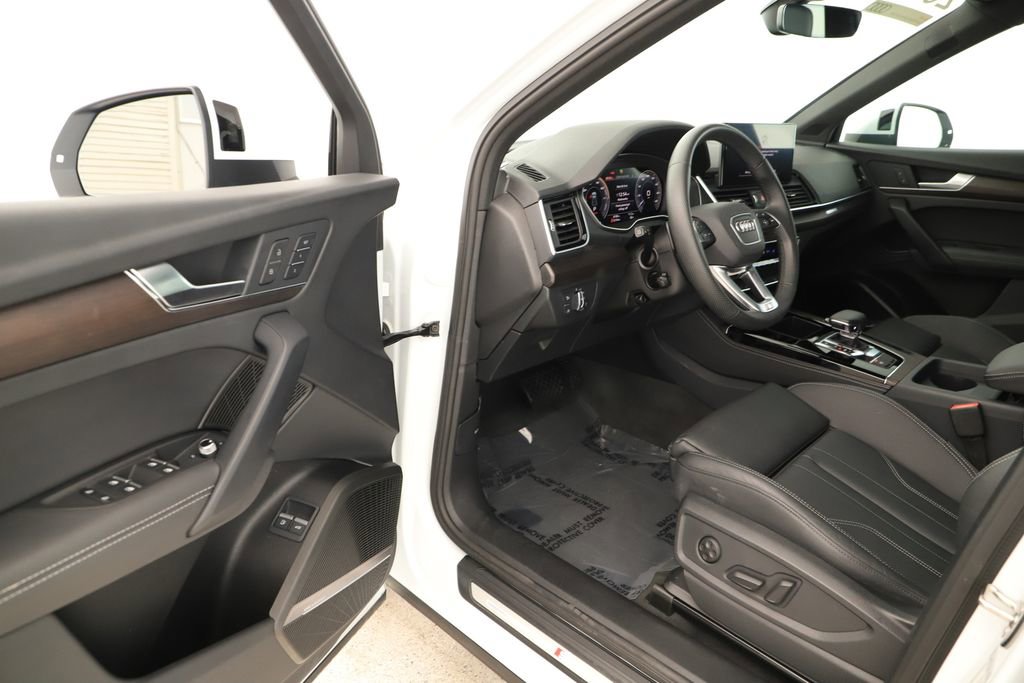 Certified 2025 Audi Q5 e Premium Plus w/ Premium Plus Package image 14