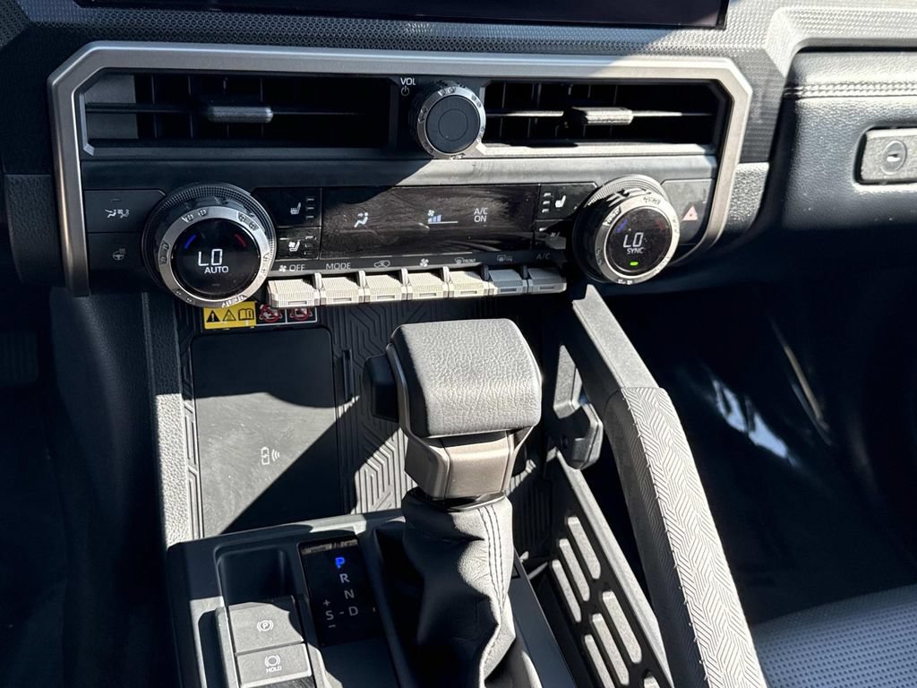 Used 2025 Toyota 4Runner Limited AWD/4WD image 6