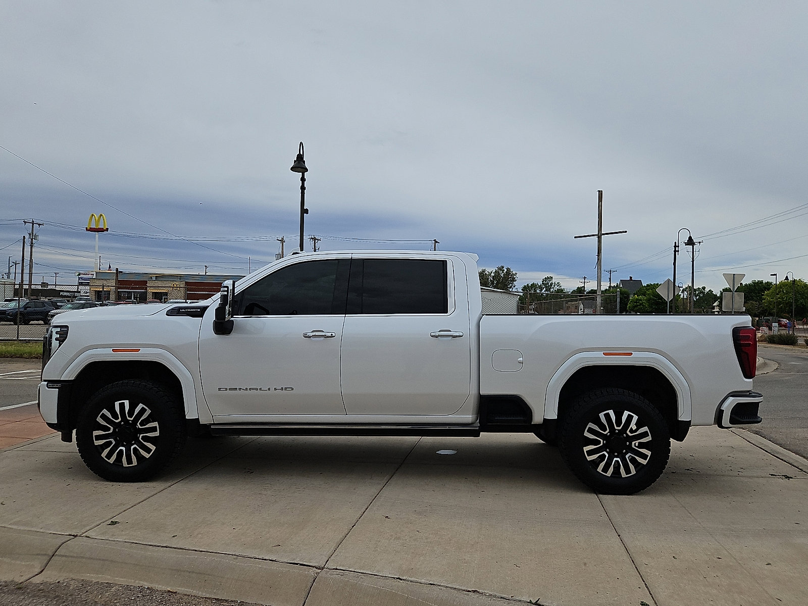 Used 2024 GMC Sierra 2500 Denali Ultimate AWD/4WD image 2