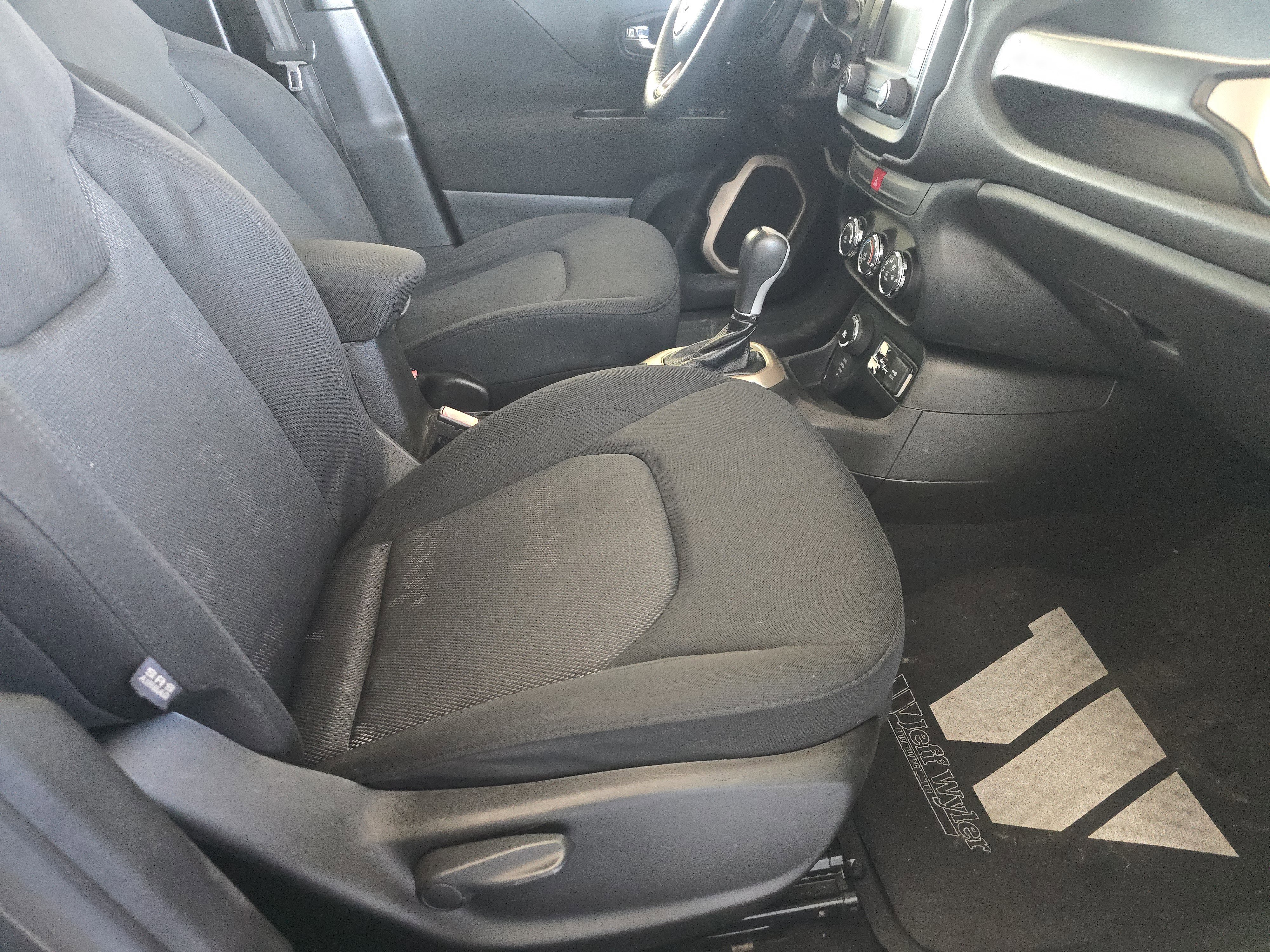 Used 2017 Jeep Renegade Latitude image 21