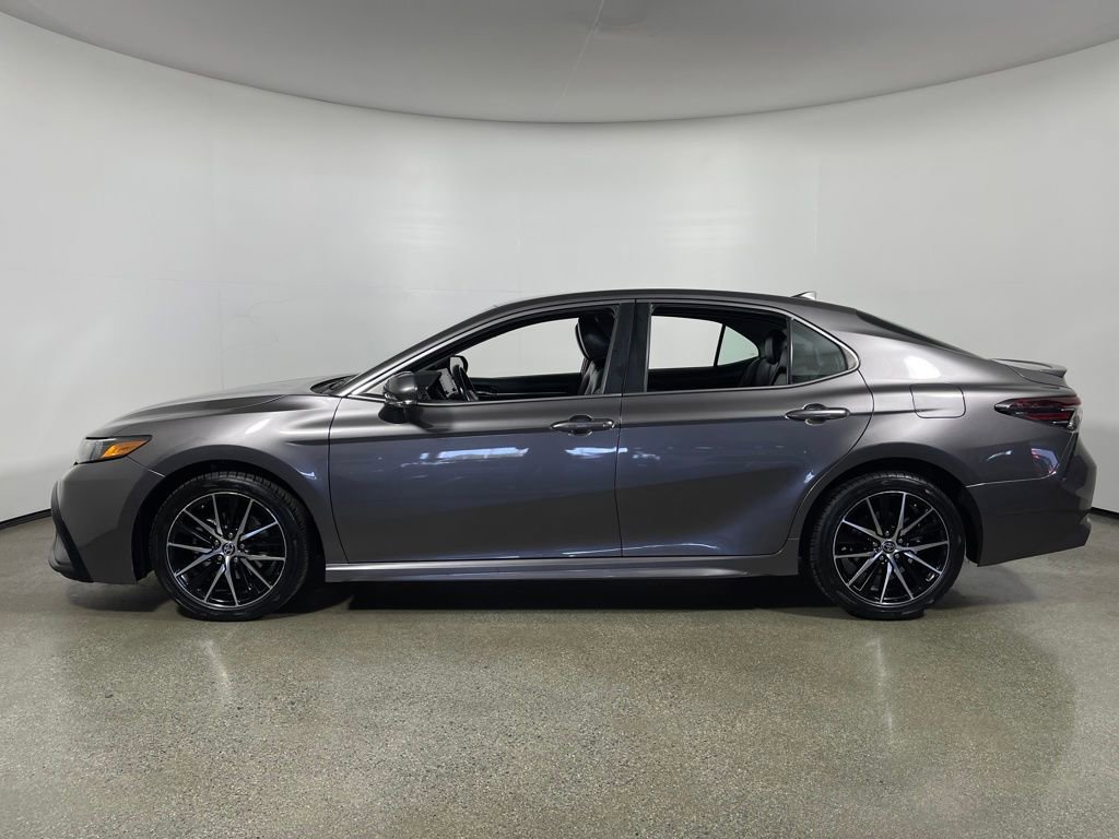 Certified 2022 Toyota Camry SE image 6