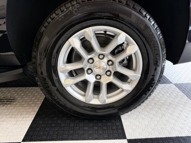 New 2026 Chevrolet Suburban LS w/ Max Trailering Package AWD/4WD image 12