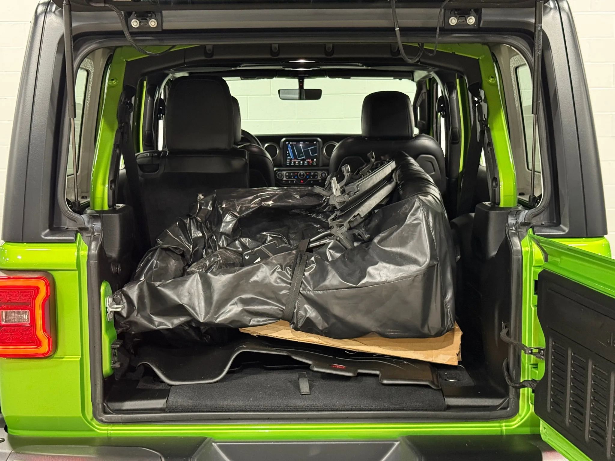 Used 2018 Jeep Wrangler Unlimited Rubicon w/ Dual Top Group image 72