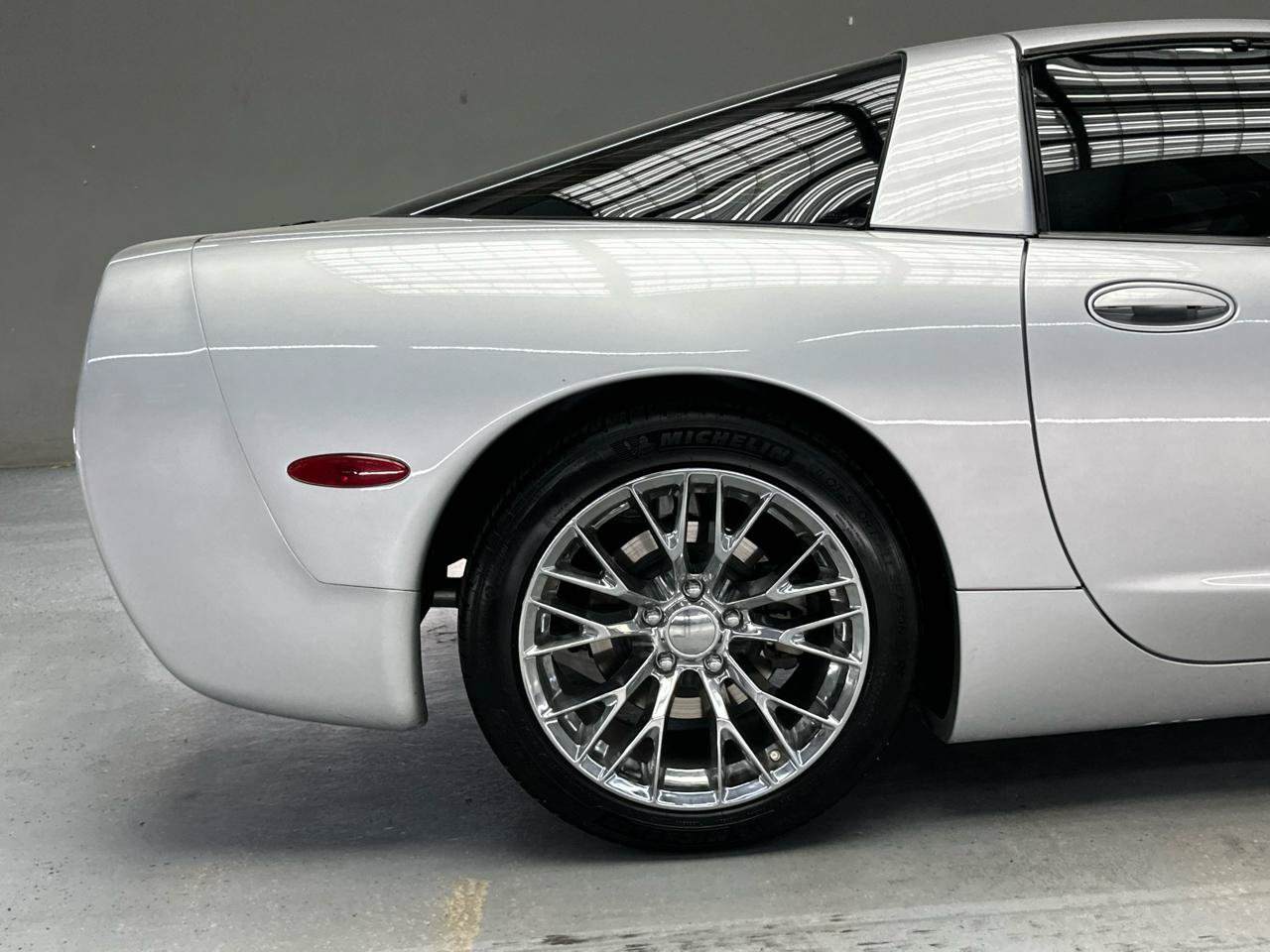 Used 2002 Chevrolet Corvette Coupe RWD image 10