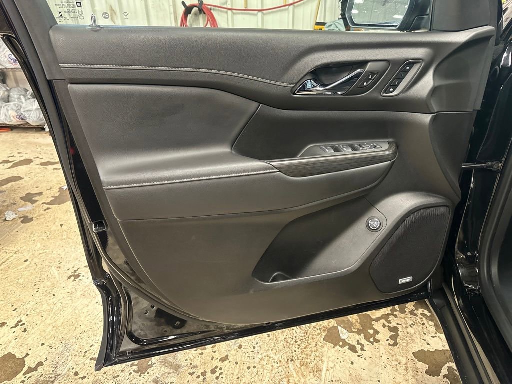 Certified 2023 GMC Acadia SLT w/ Technology Package image 14