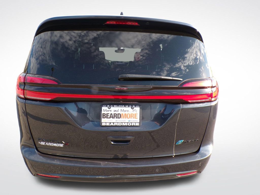 Used 2021 Chrysler Pacifica Limited w/ Uconnect Theater Family Group FWD image 3