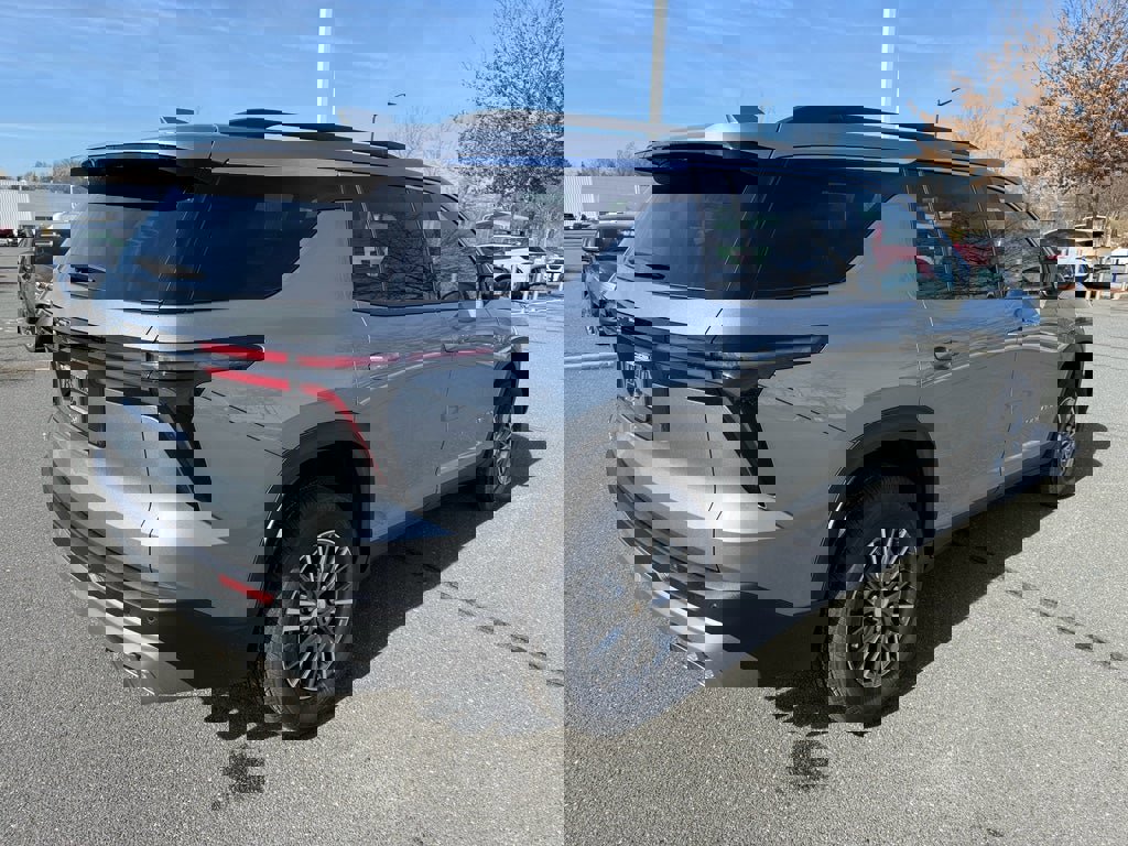 New 2026 Chevrolet Traverse LT image 9