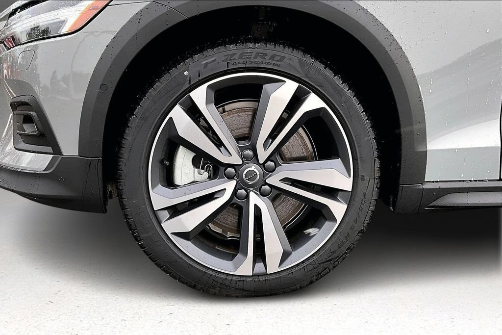 New 2026 Volvo V60 B5 Cross Country Plus w/ Protection Package Premier AWD/4WD image 13