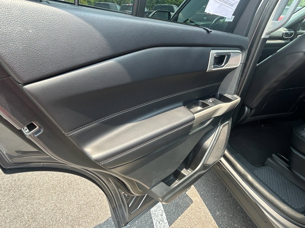 Used 2023 Ford Explorer Limited image 17