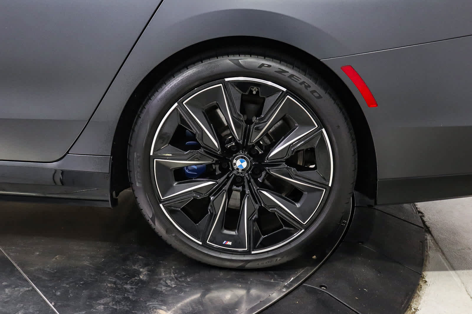 Used 2025 BMW i7 eDrive50 w/ M Sport Package RWD image 10
