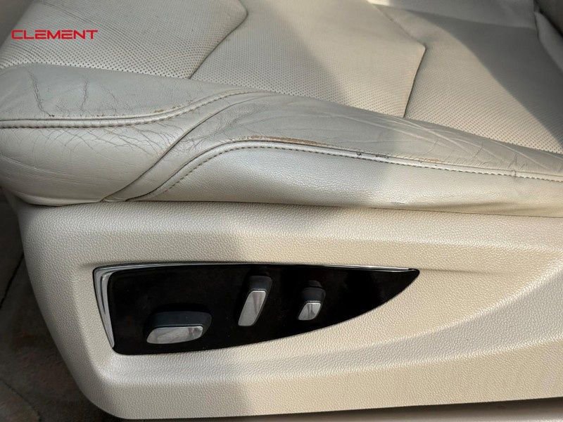 Used 2015 Cadillac Escalade Luxury image 24