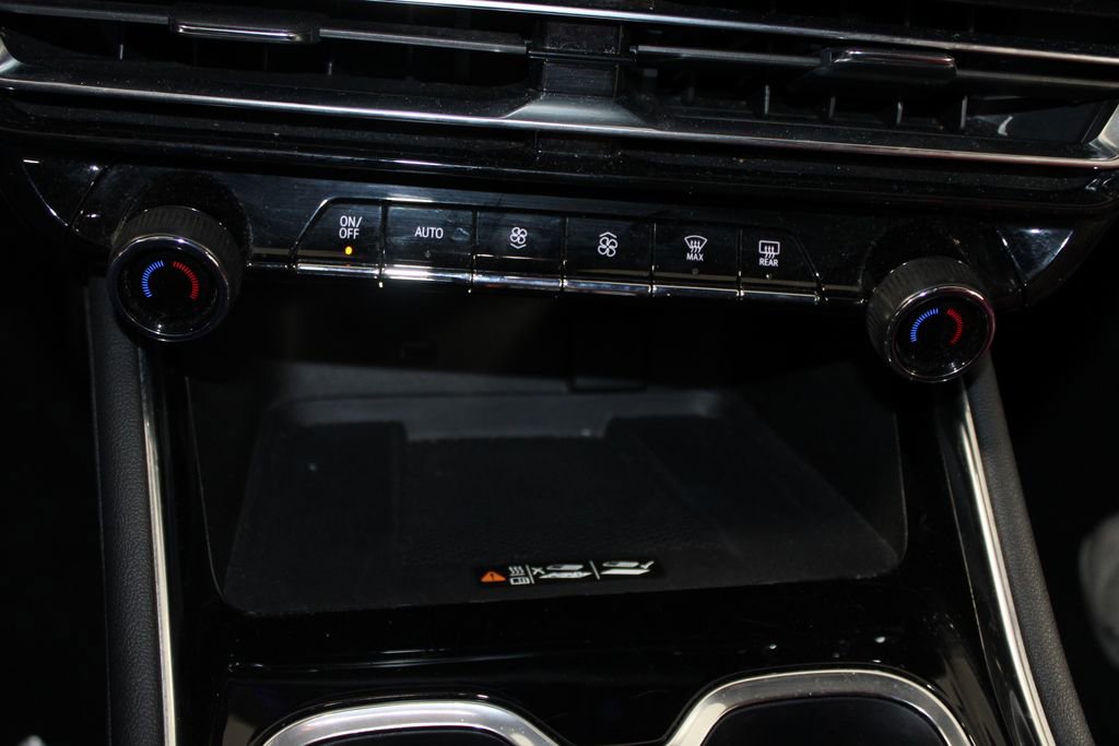 Used 2024 Chevrolet Traverse LT image 28