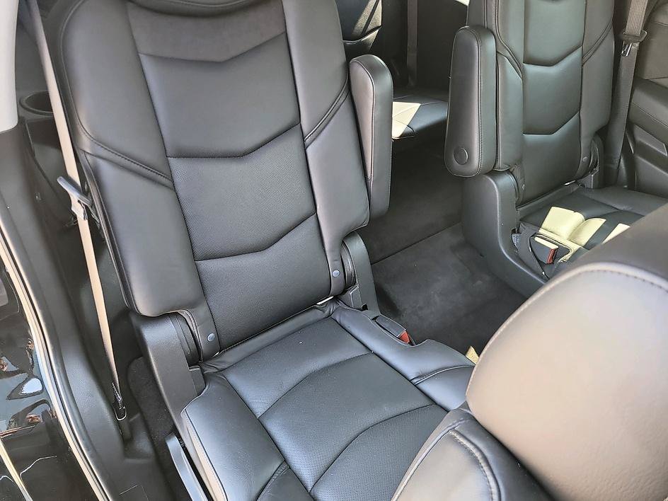 Used 2020 Cadillac Escalade Luxury w/ Escalade Sport Edition AWD/4WD image 44