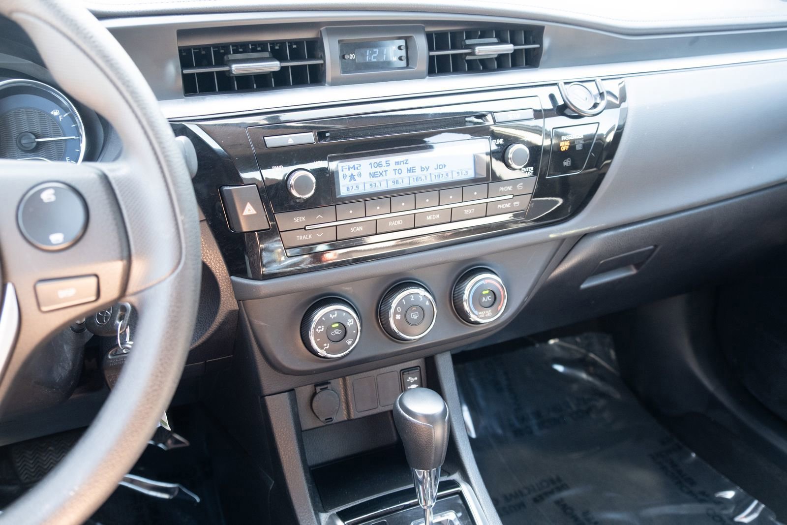 Used 2015 Toyota Corolla L FWD image 3