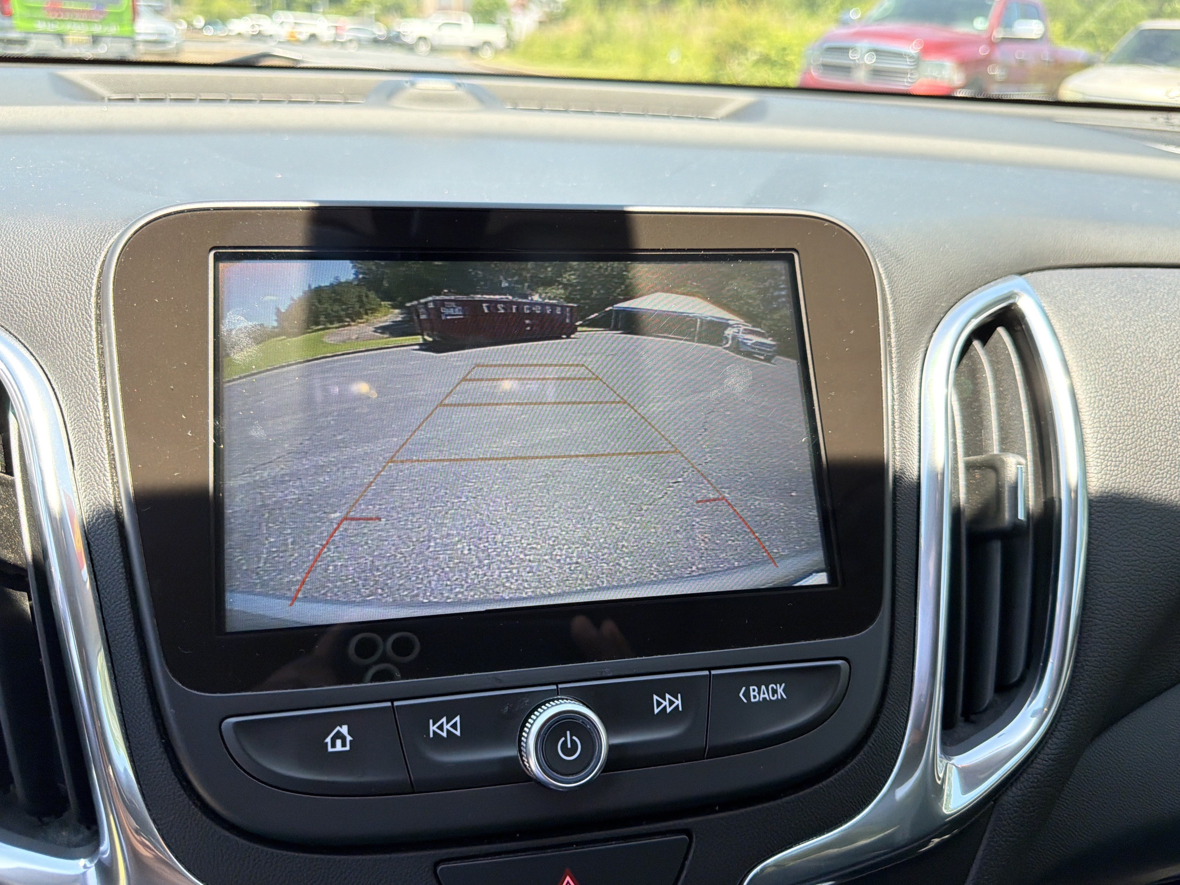 Used 2018 Chevrolet Equinox LT FWD image 30