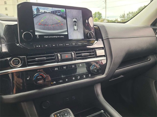 Used 2022 Nissan Pathfinder SL w/ SL Black Package image 31