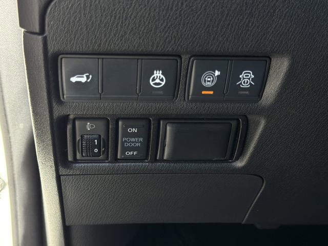 Used 2019 Nissan Armada Platinum w/ Captain's Chairs Package RWD image 17