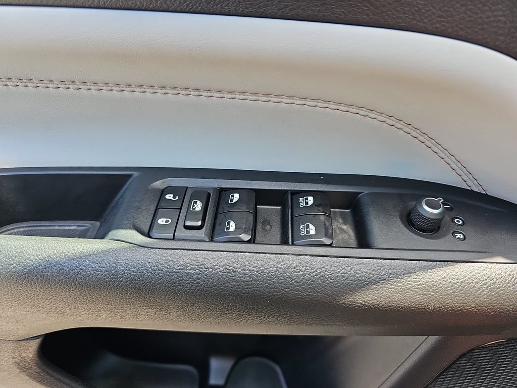 Used 2023 Jeep Compass Limited w/ Sun and Sound Group AWD/4WD image 26