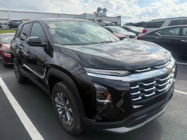 Used 2025 Chevrolet Equinox LT AWD/4WD image 3