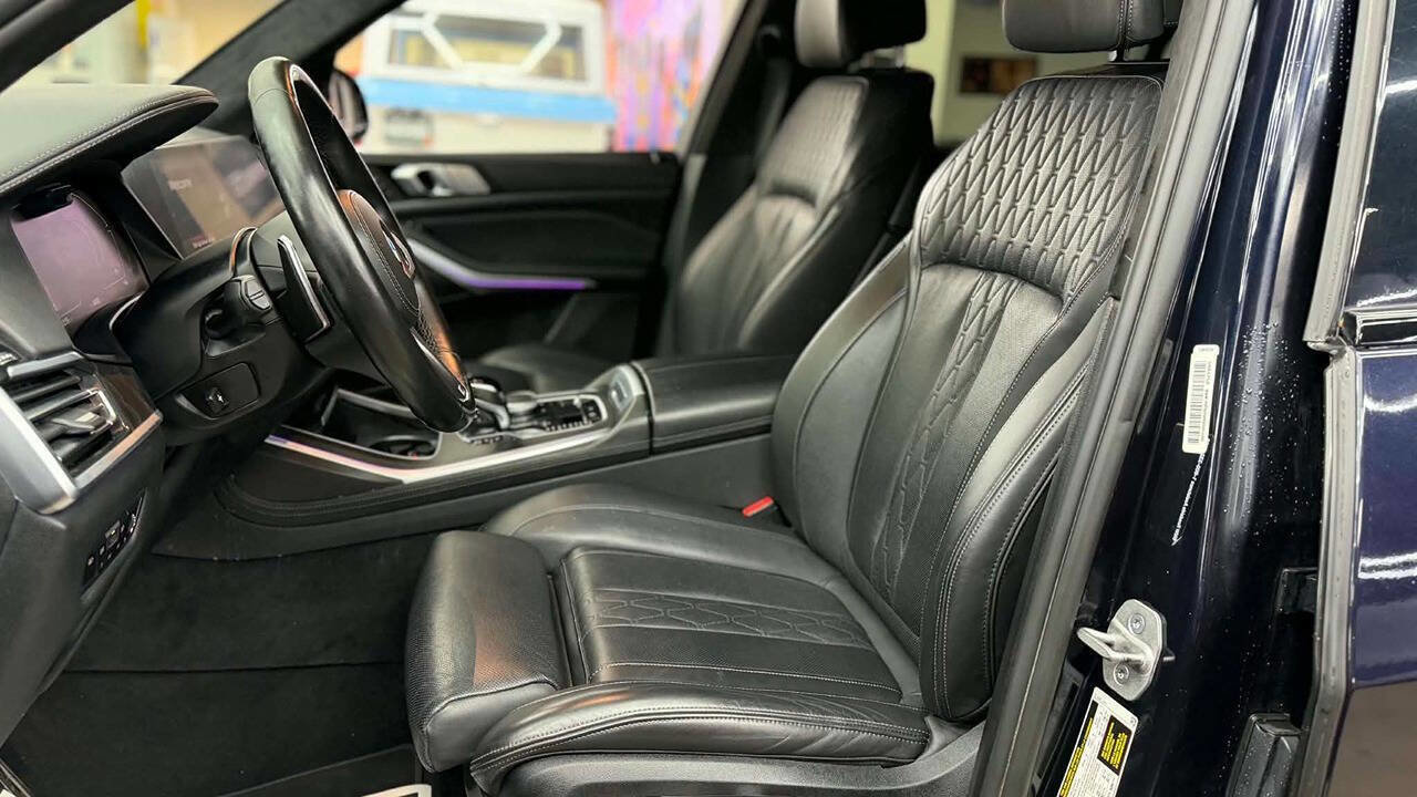 Used 2022 BMW X7 xDrive40i w/ M Sport Package AWD/4WD image 11