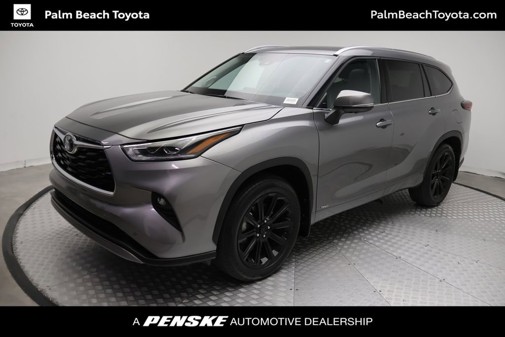 Certified 2025 Toyota Highlander Platinum AWD/4WD image 1