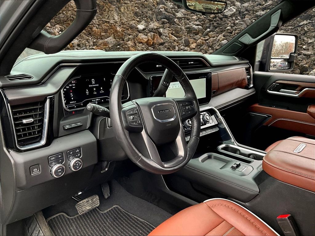 Used 2024 GMC Sierra 2500 Denali Ultimate image 11