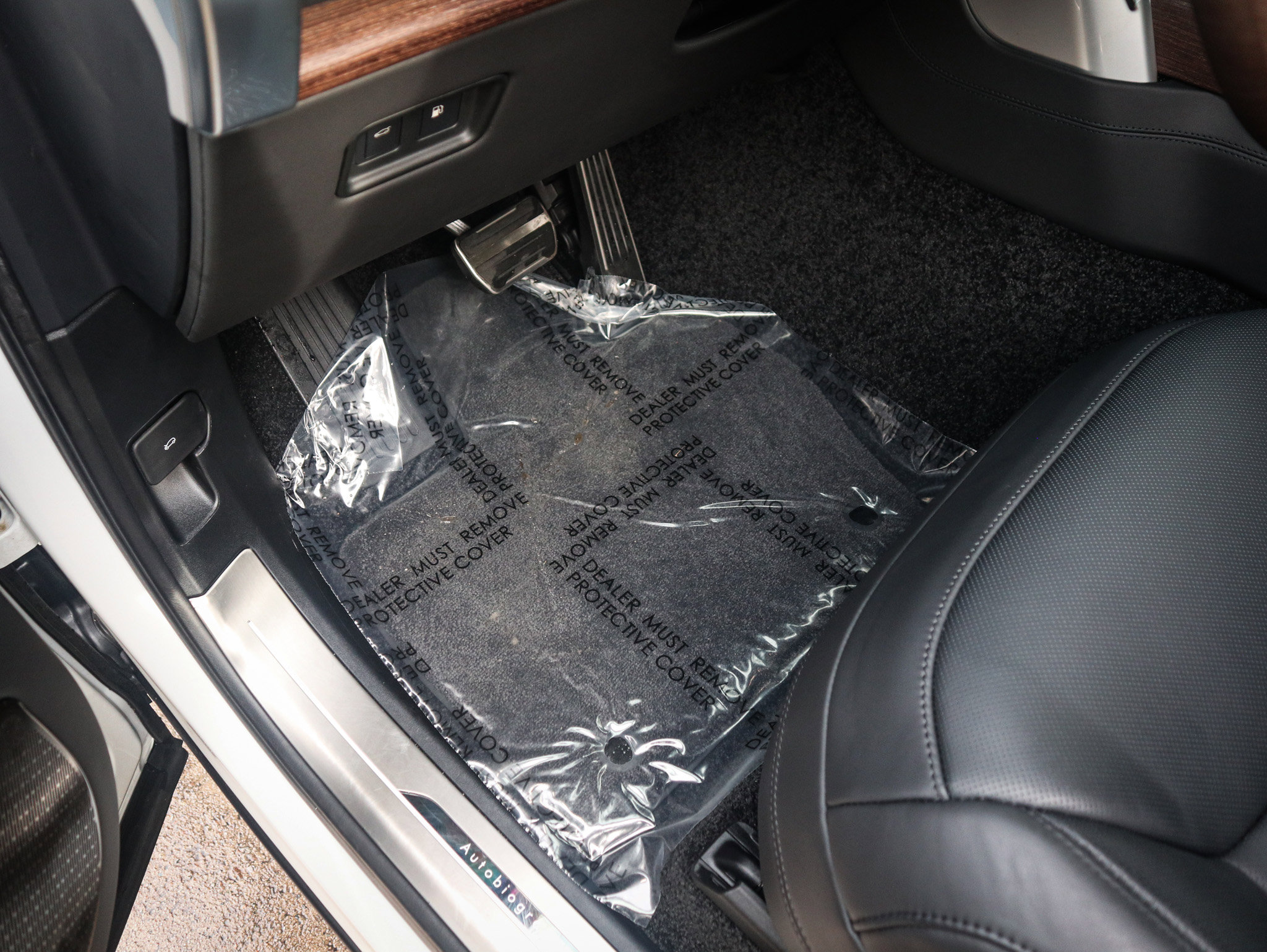 Used 2025 Land Rover Range Rover Autobiography image 17