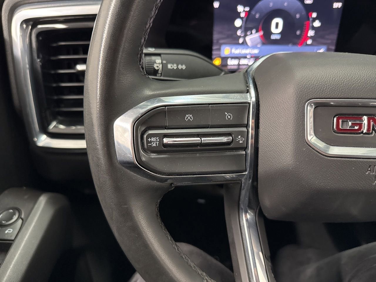 Used 2023 GMC Canyon Elevation w/ Convenience Package AWD/4WD image 18