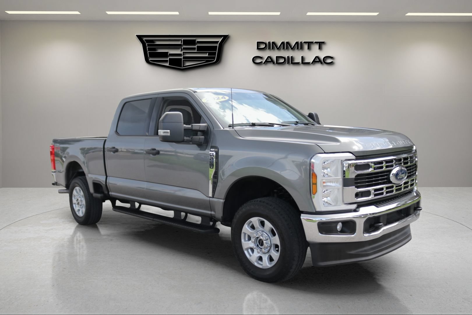 Used 2024 Ford F250 XLT w/ FX4 Off-Road Package AWD/4WD image 3