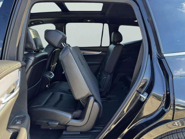 Used 2024 Cadillac XT6 Luxury w/ LPO, Floor Liner Package FWD image 41