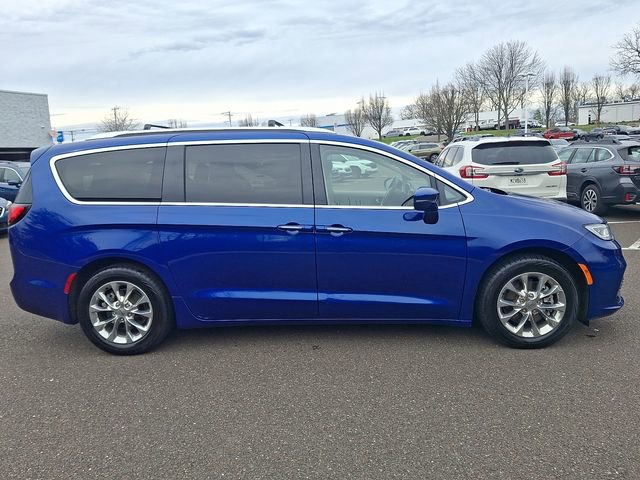 Used 2021 Chrysler Pacifica Touring-L image 7